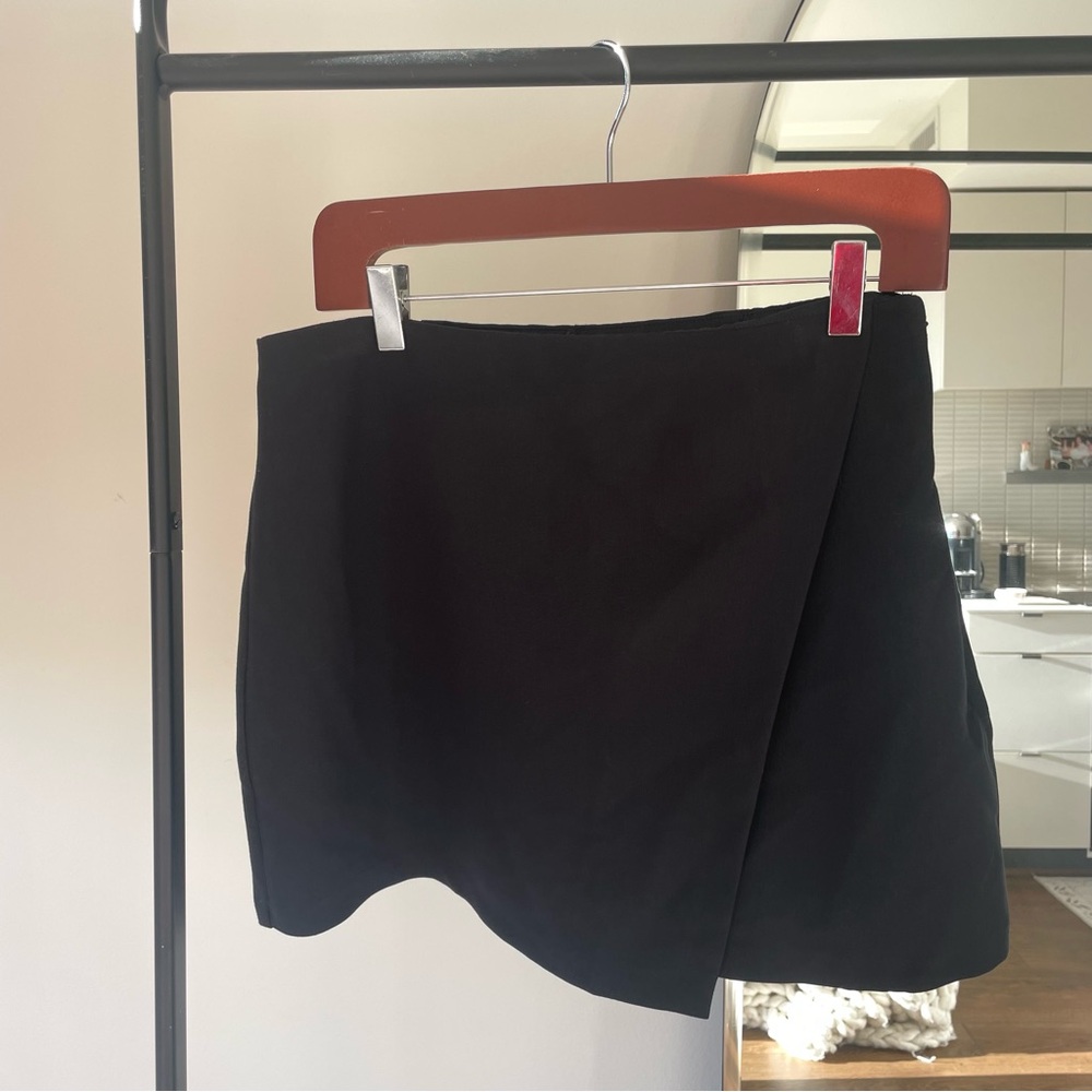 Abercrombie Black Skort